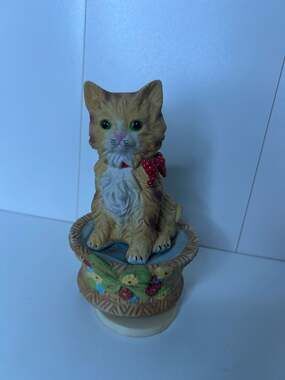 Vintage Interpur Rotating Porcelain Cat in Wicker Basket Music Box